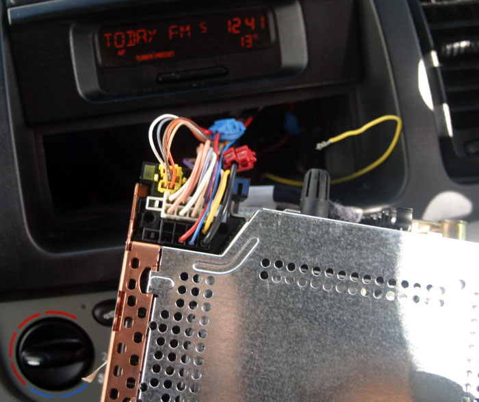 Radio wiring connections on a Vivaro | Vauxhall Owners ... vauxhall meriva radio wiring diagram 